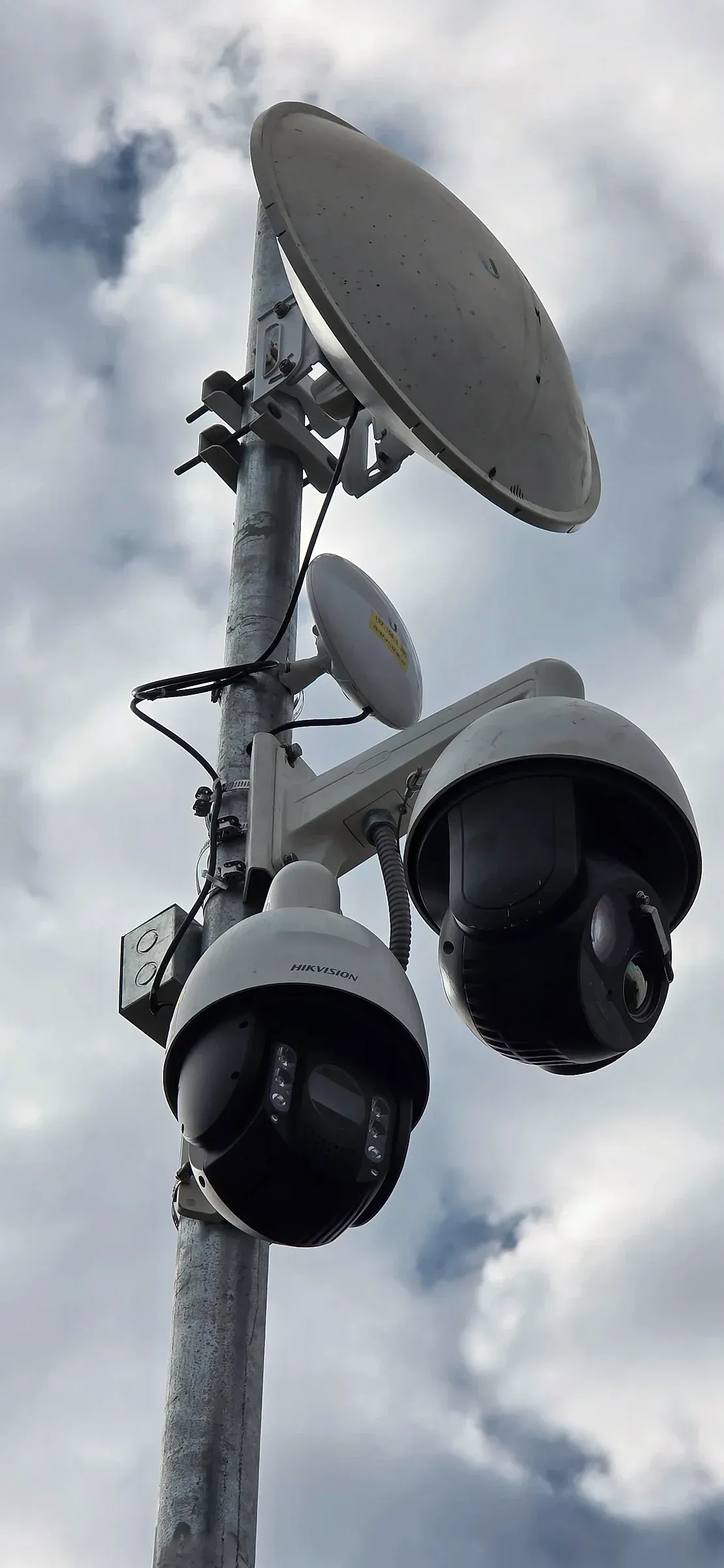 Cámaras PTZ Hikvision en poste