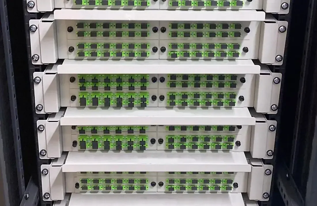 Rack de distribución de fibra óptica, SOTI